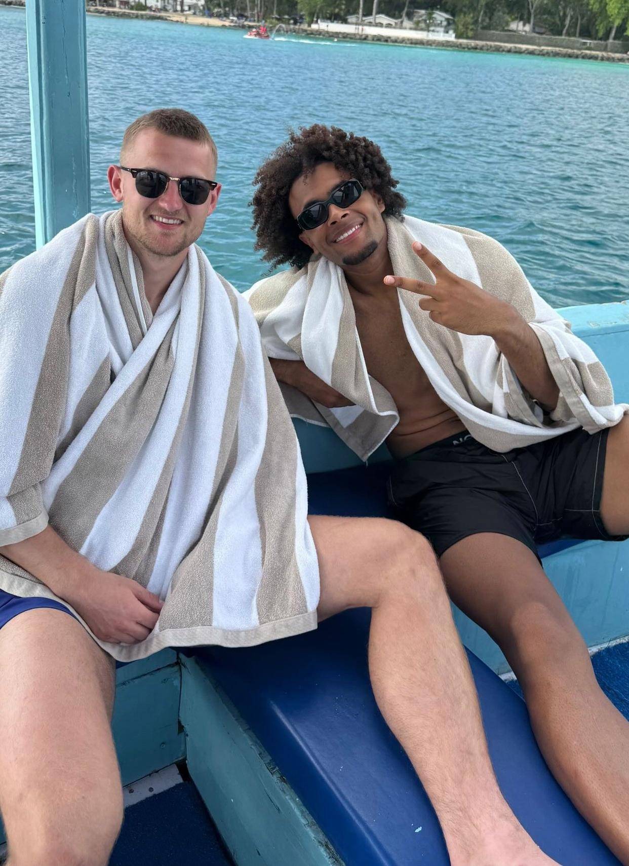 今日！曼联将出租两青训中锋，单场10球小妖加盟德甲！齐尔克泽几定留队